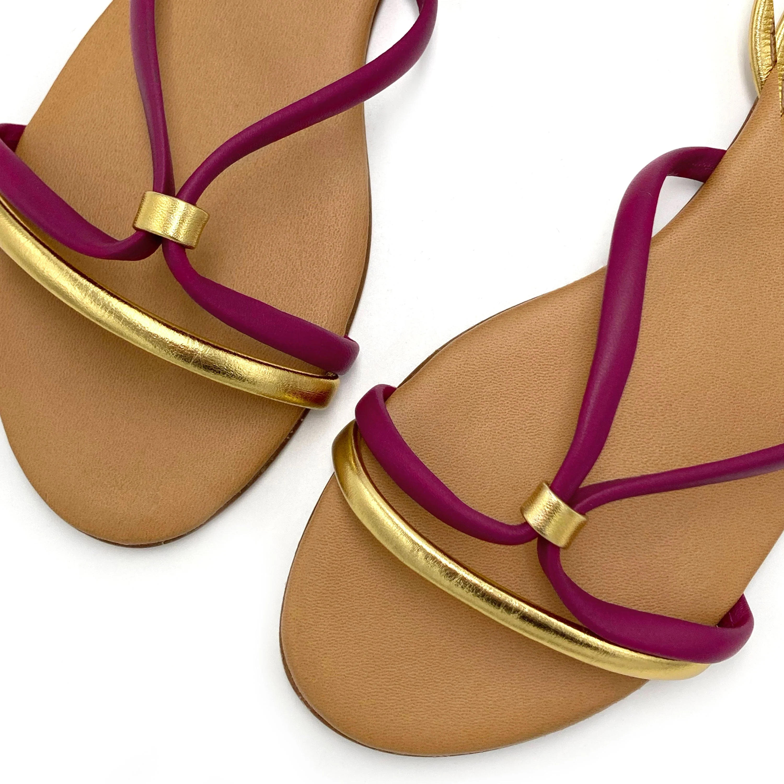 Anckle strap women flat sandals in fucsia and gold leather - Image 3