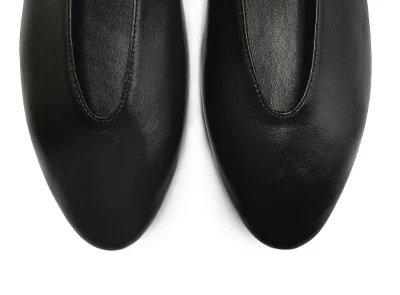 Black leather ballet flats with V-cut and strap - Image 5