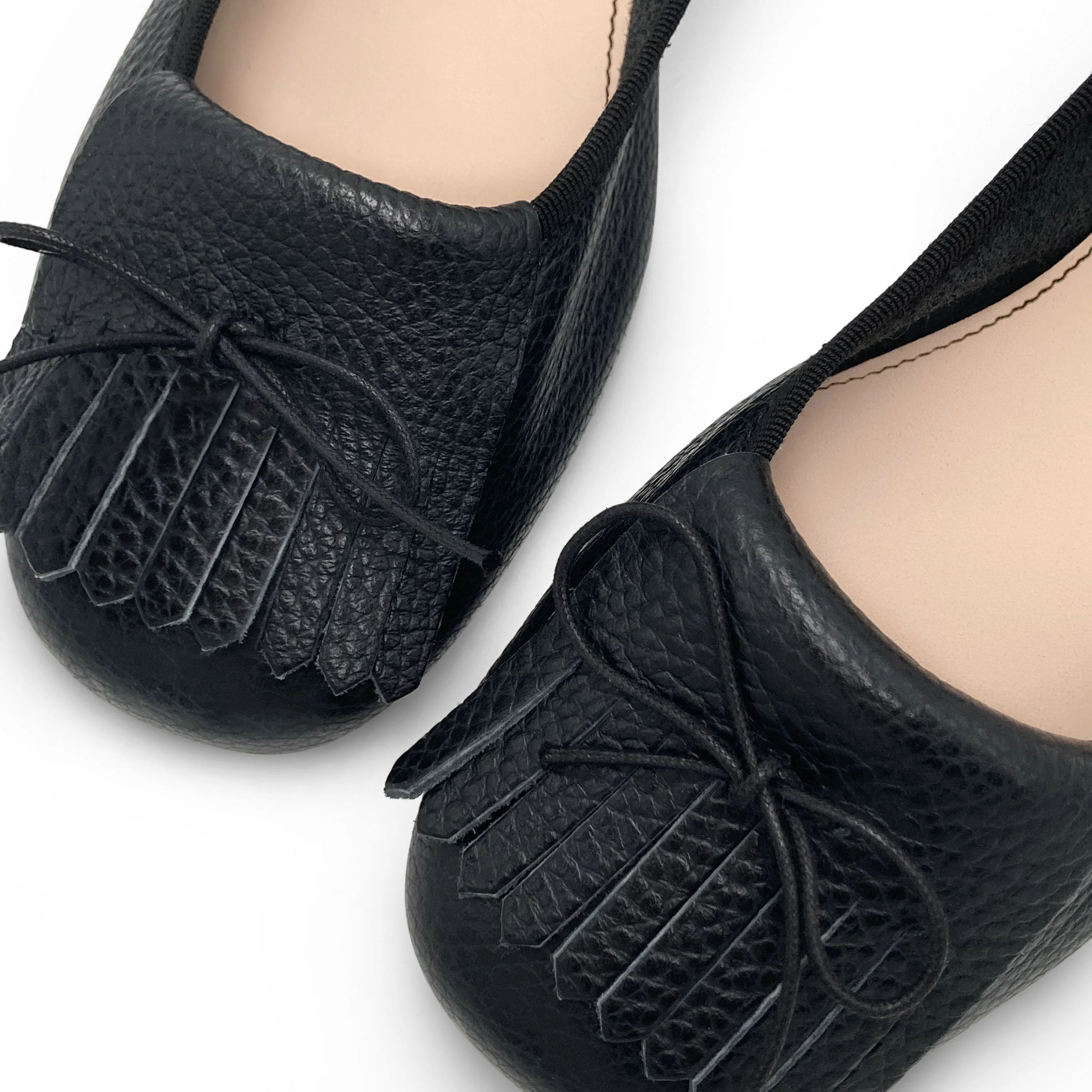 Black leather moccasins with fringe tassel - Image 3