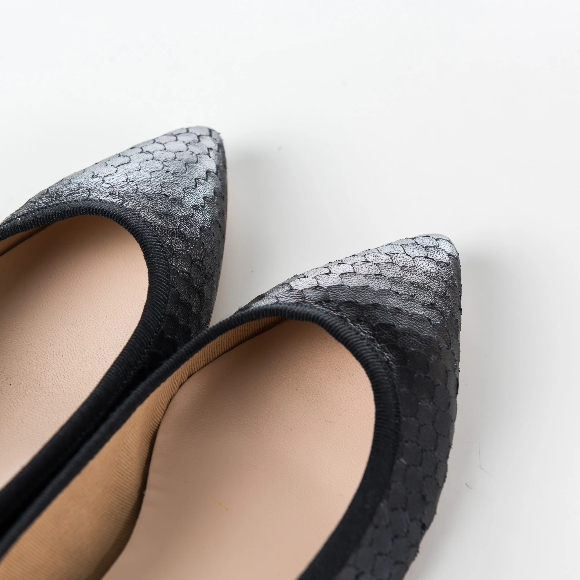 Black leather pointed toe ballet flats with cobra-skin effect - Image 4