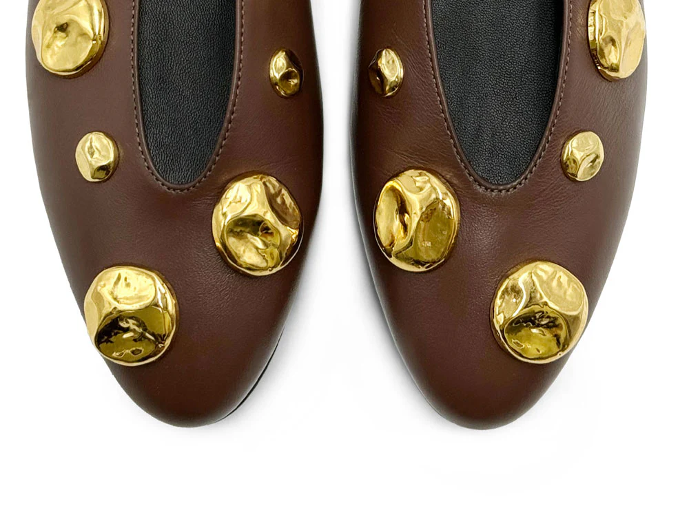 Brown leather ballet flats with V-cut and gold studs - Image 5