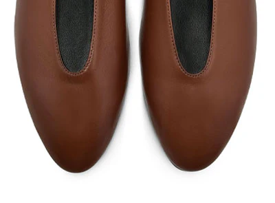 Brown leather ballet flats with V-cut and strap - Image 5