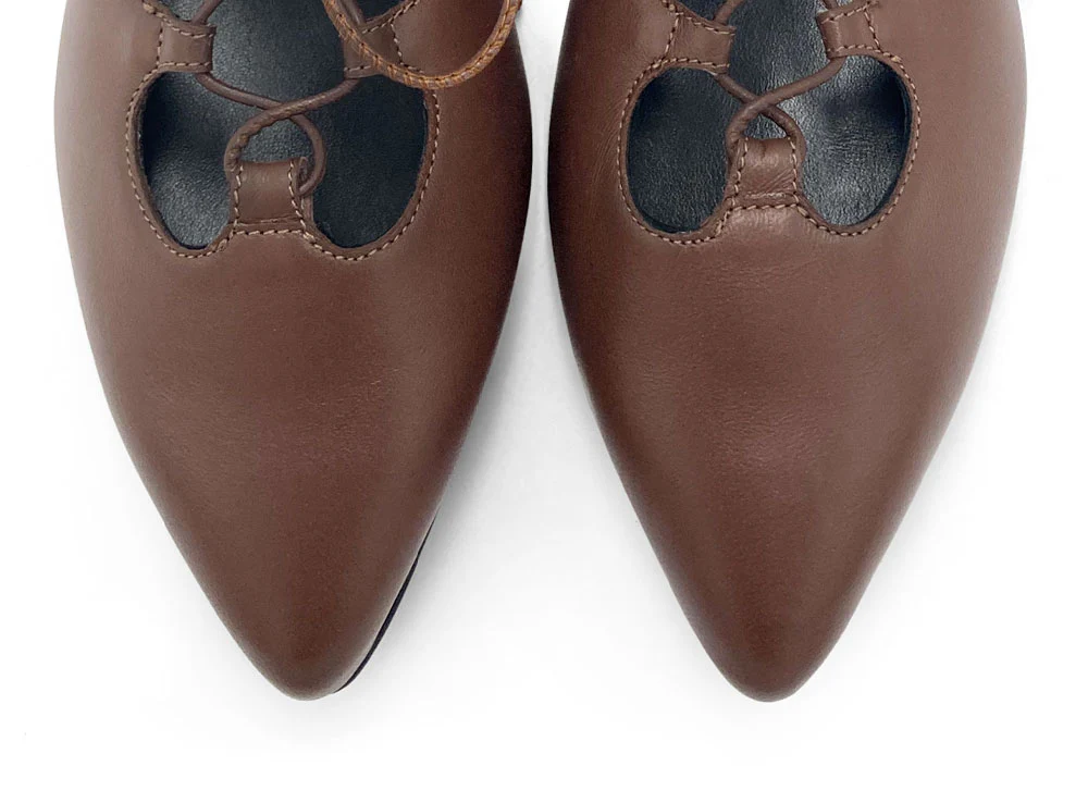 Brown pointed ankle boots with laces - Image 5