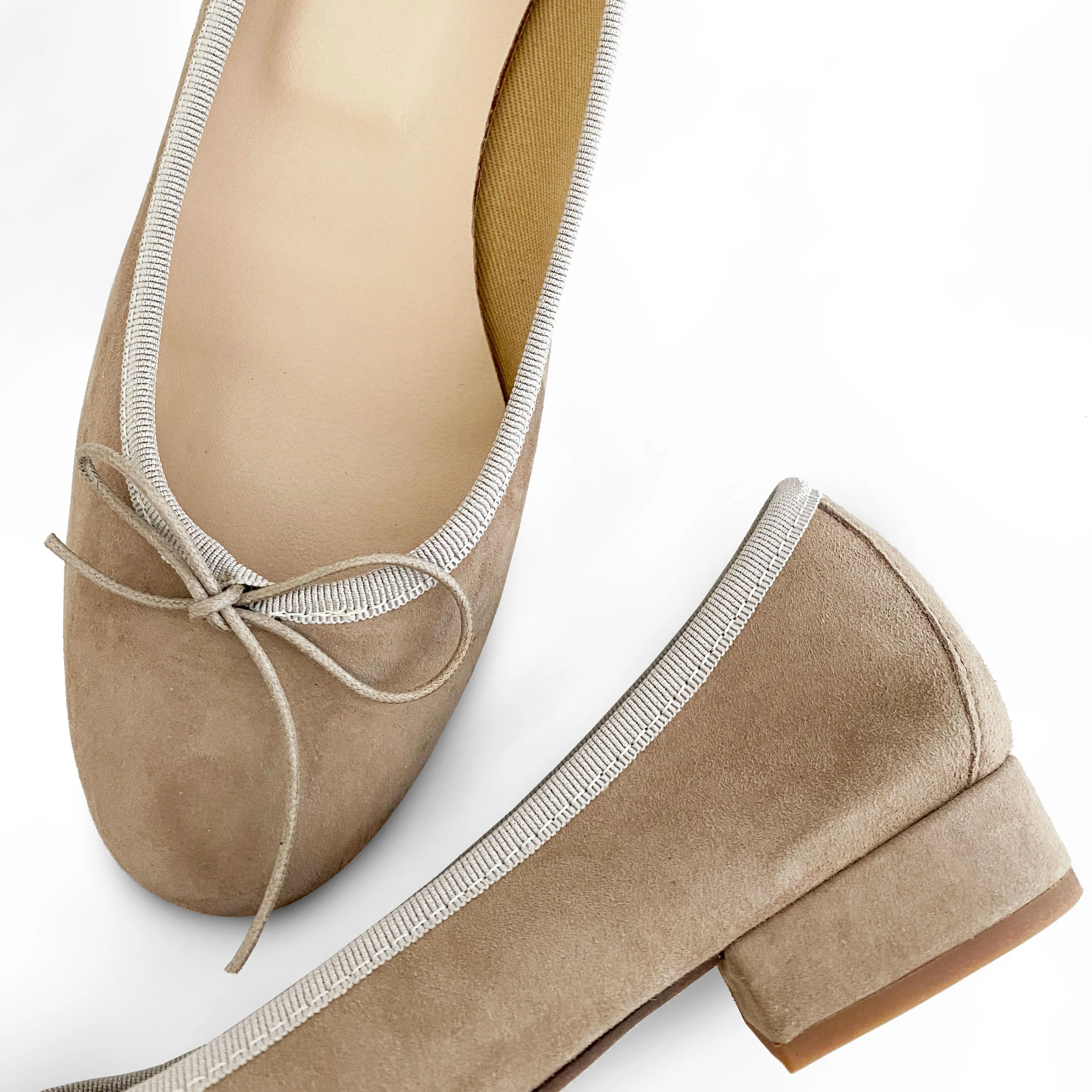 Dove grey suede medium heel ballet flats - Image 3