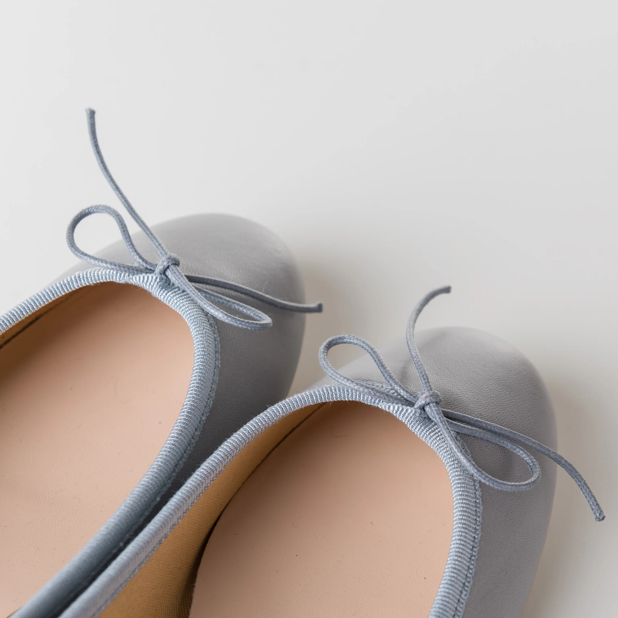 Light gray leather ballet flats - Image 4