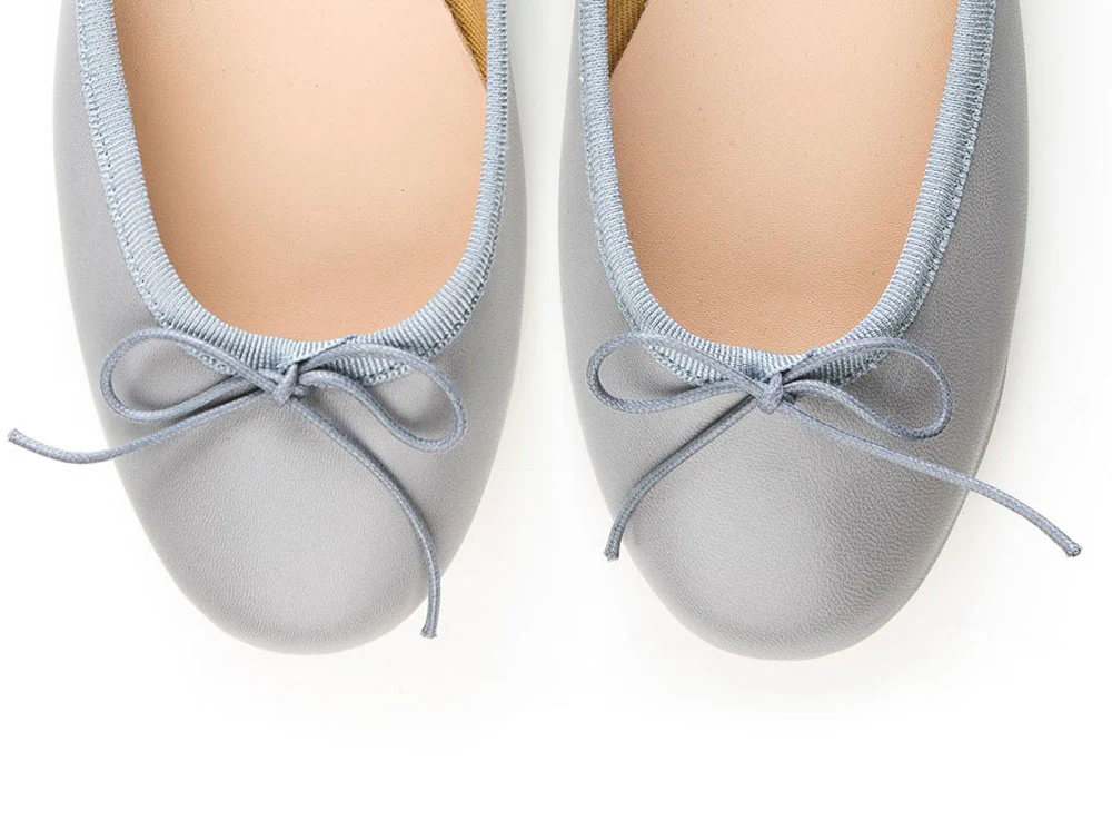 Light gray leather ballet flats - Image 5