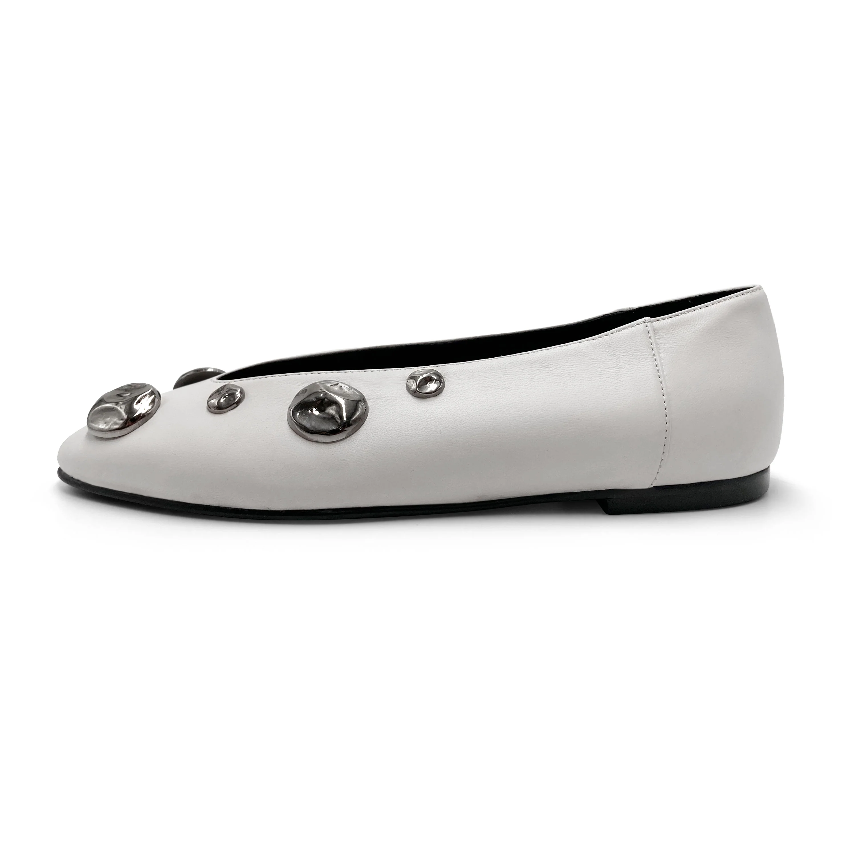 Pearl gray leather ballet flats with V-cut and iron studs - Image 4
