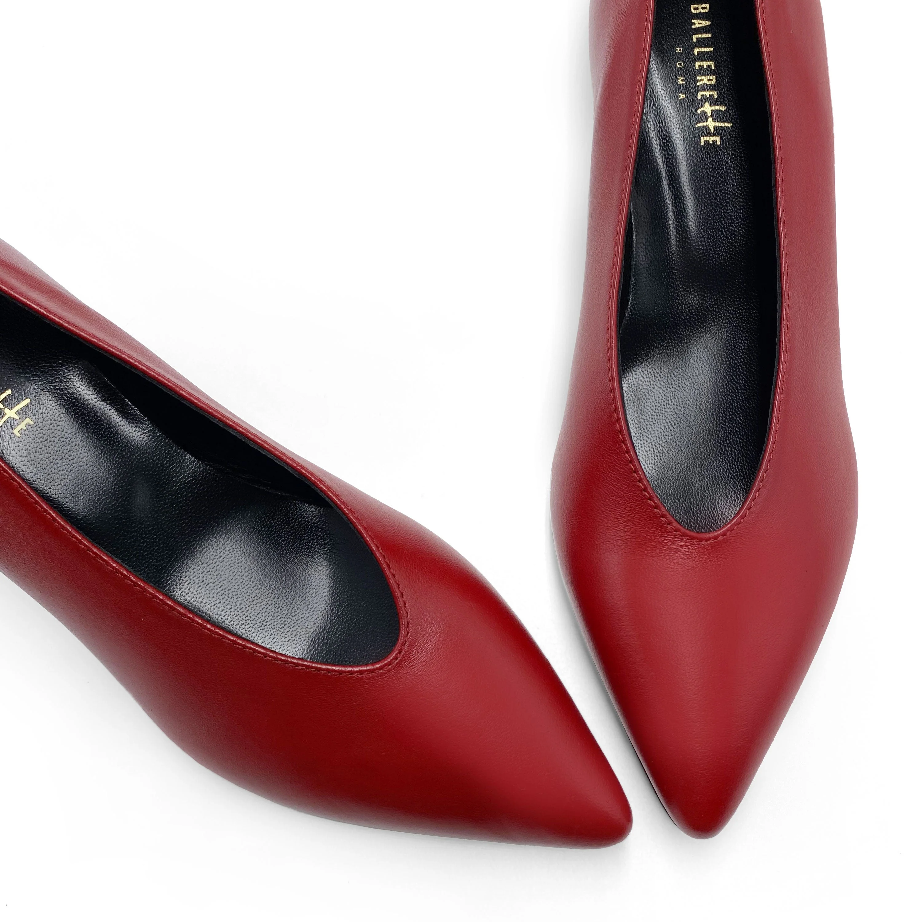 Red leather pumps with V-cut and heel - Image 4