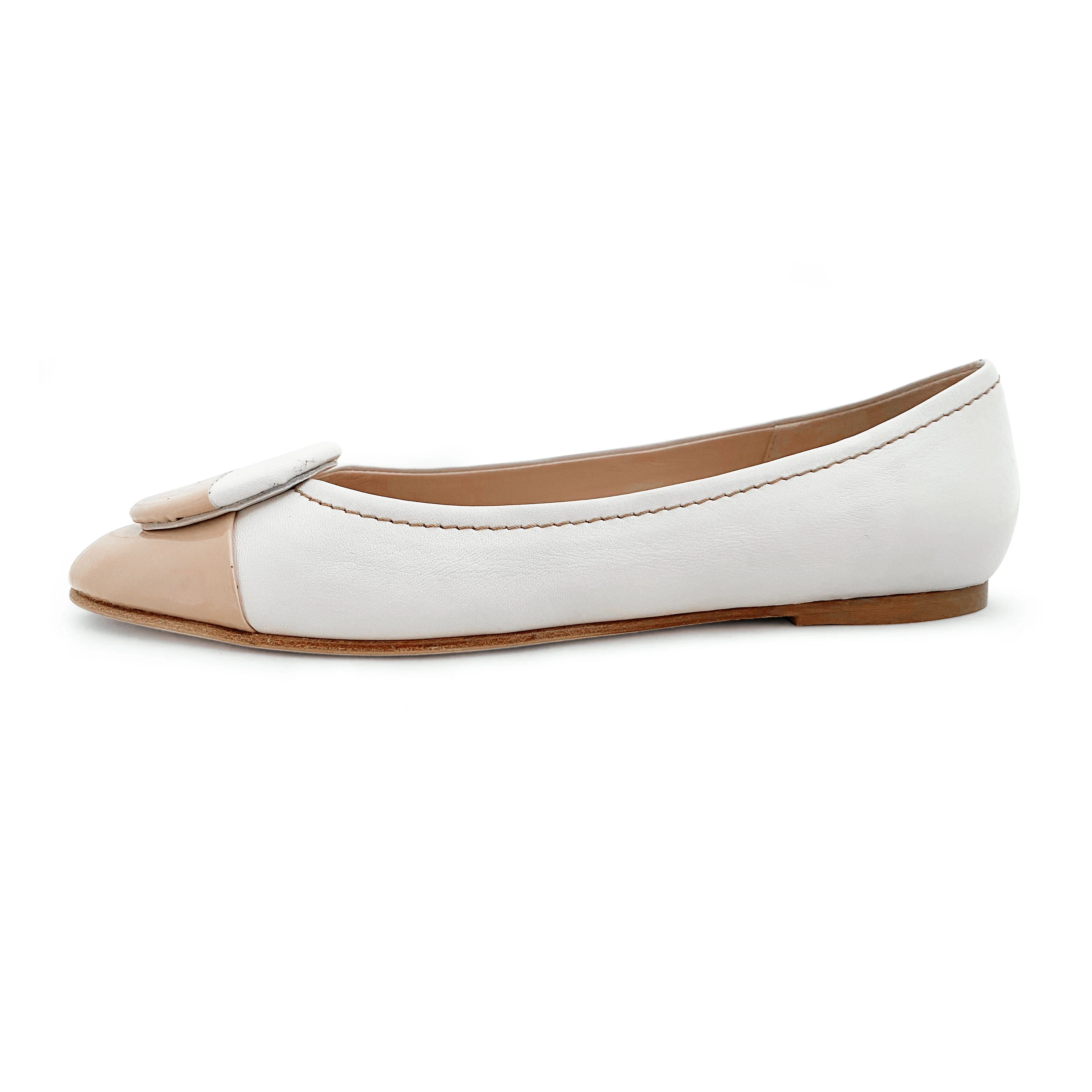 White leather ballet flats, taupe patent leather toe and stud - Image 4