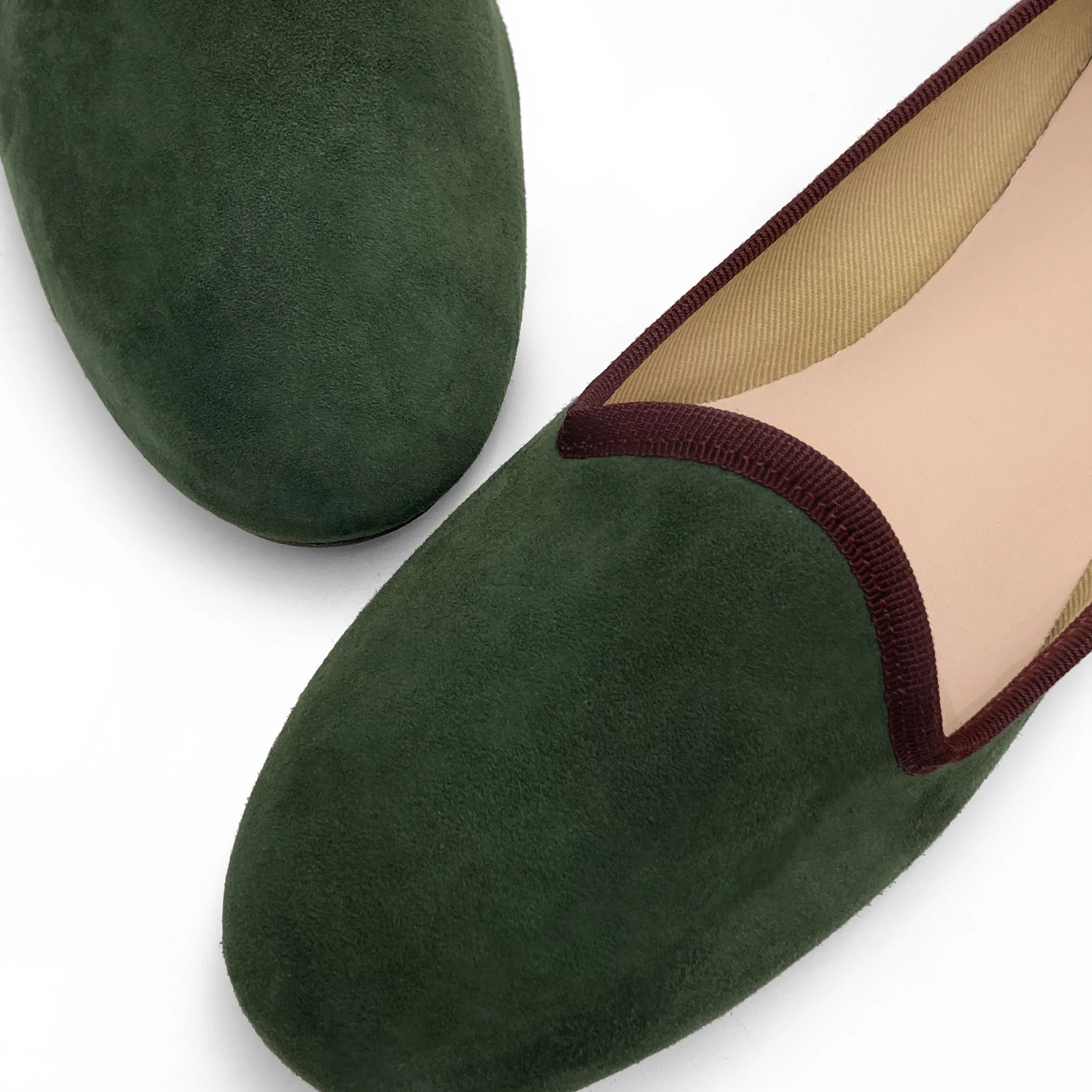Women loafers in olive green suede and burgundy details - Image 3