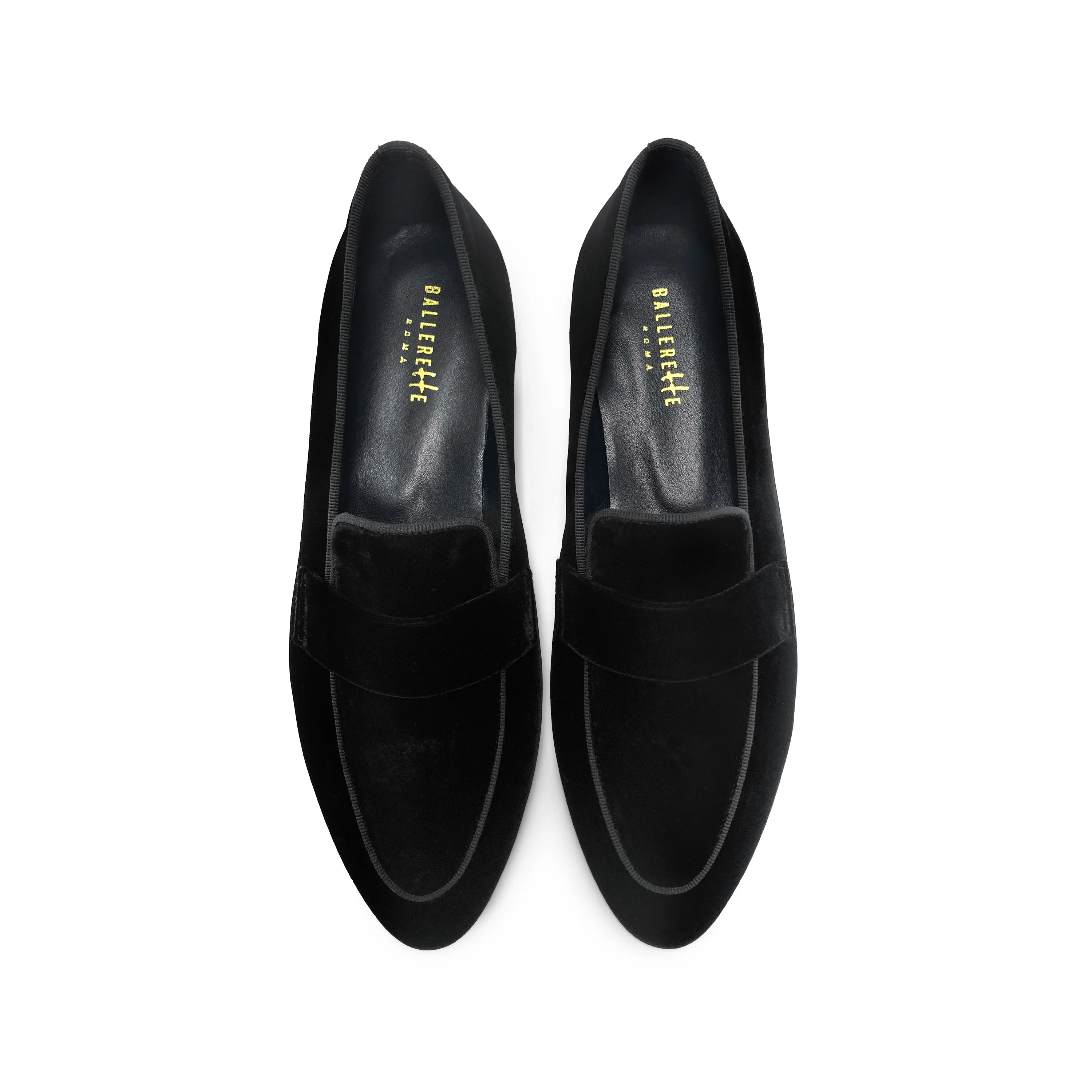 Women moccasins in black velvet