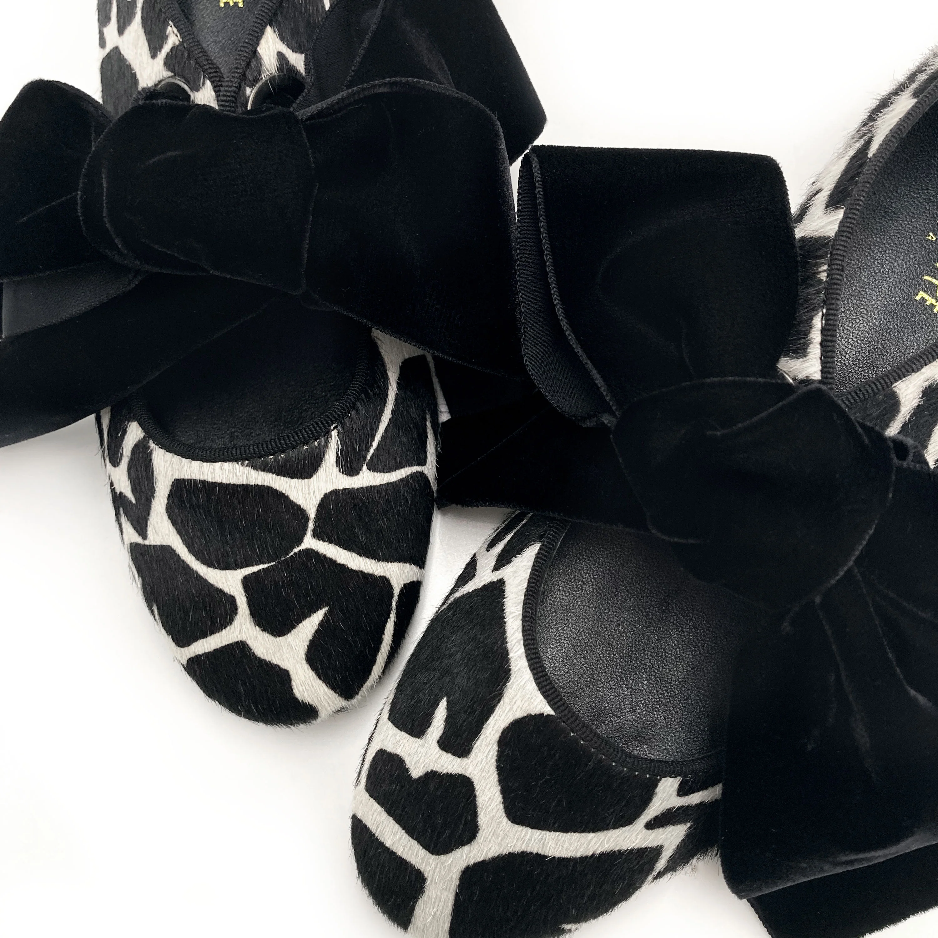 Women's black and white animal print moccasins - Image 3