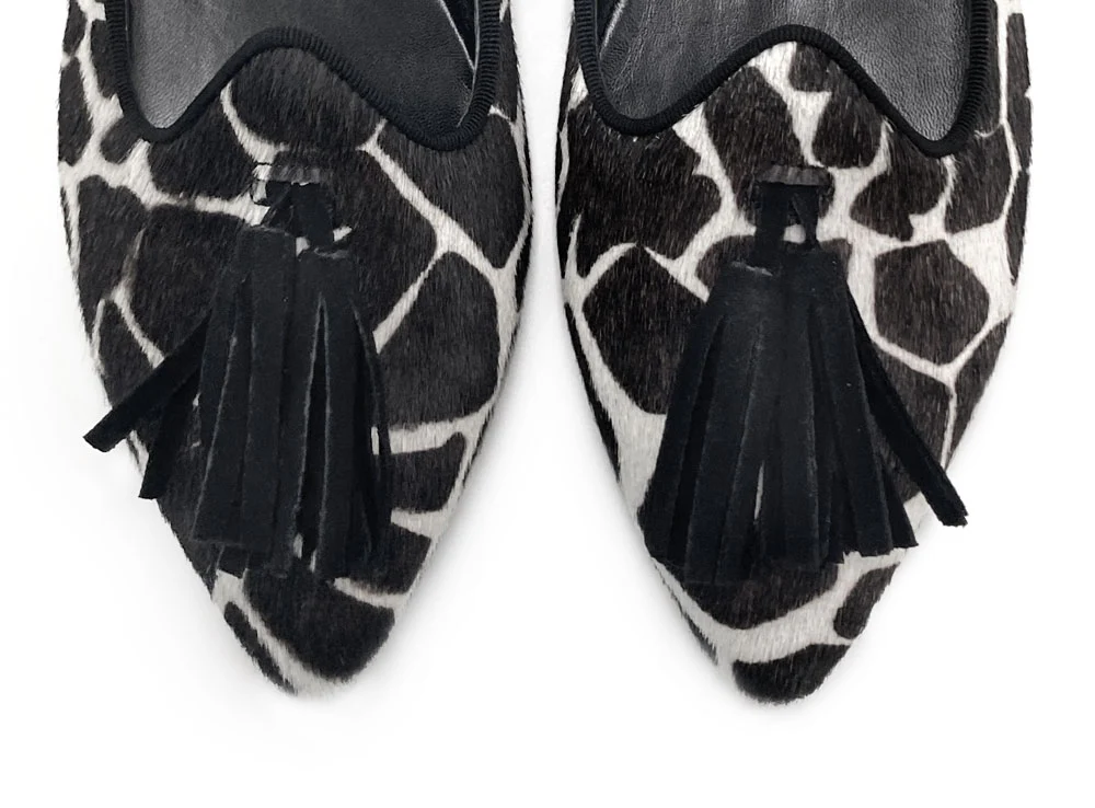 Women's black and white animal print pointed toe moccasins - Image 6
